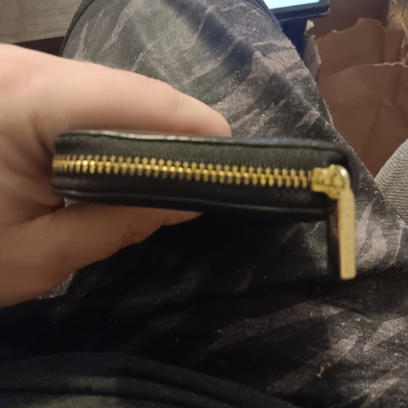 Tory Burch Pebbled Card Holder & Coin Pouch with Gold Emblem & Dustbag (EUC) - Picture 8 of 10